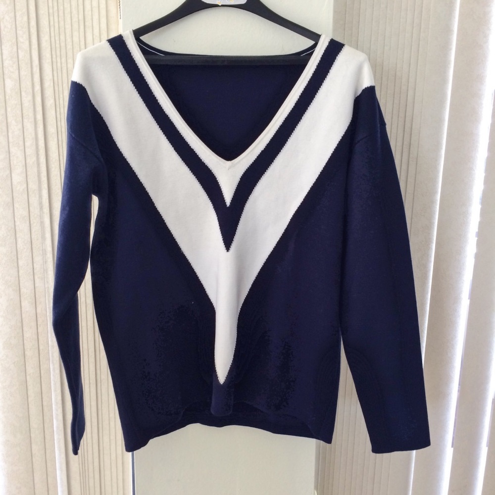 Men’s V-Neck Sweater/Sweatshirt